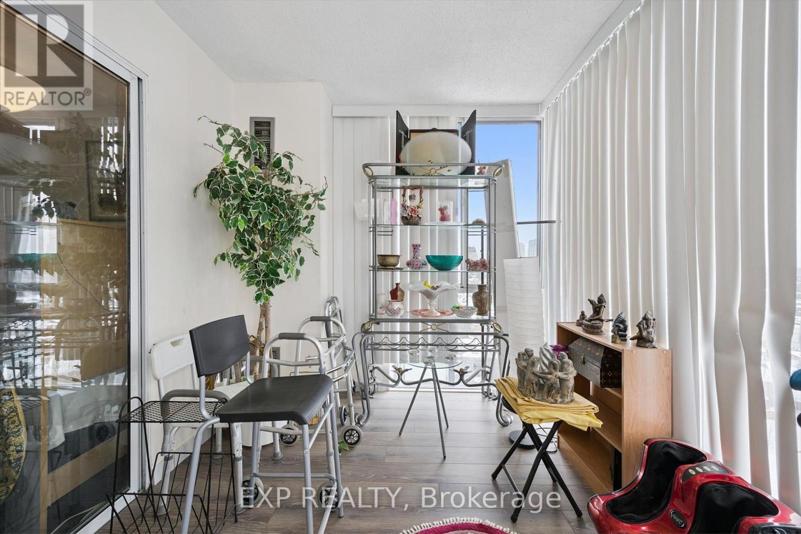 1202 - 350 Webb Drive, Mississauga, Ontario  L5B 3W4 - Photo 12 - W12825168