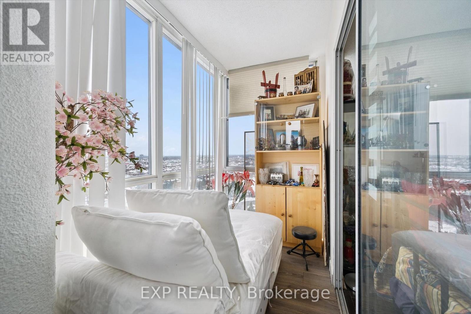 1202 - 350 Webb Drive, Mississauga, Ontario  L5B 3W4 - Photo 14 - W12825168