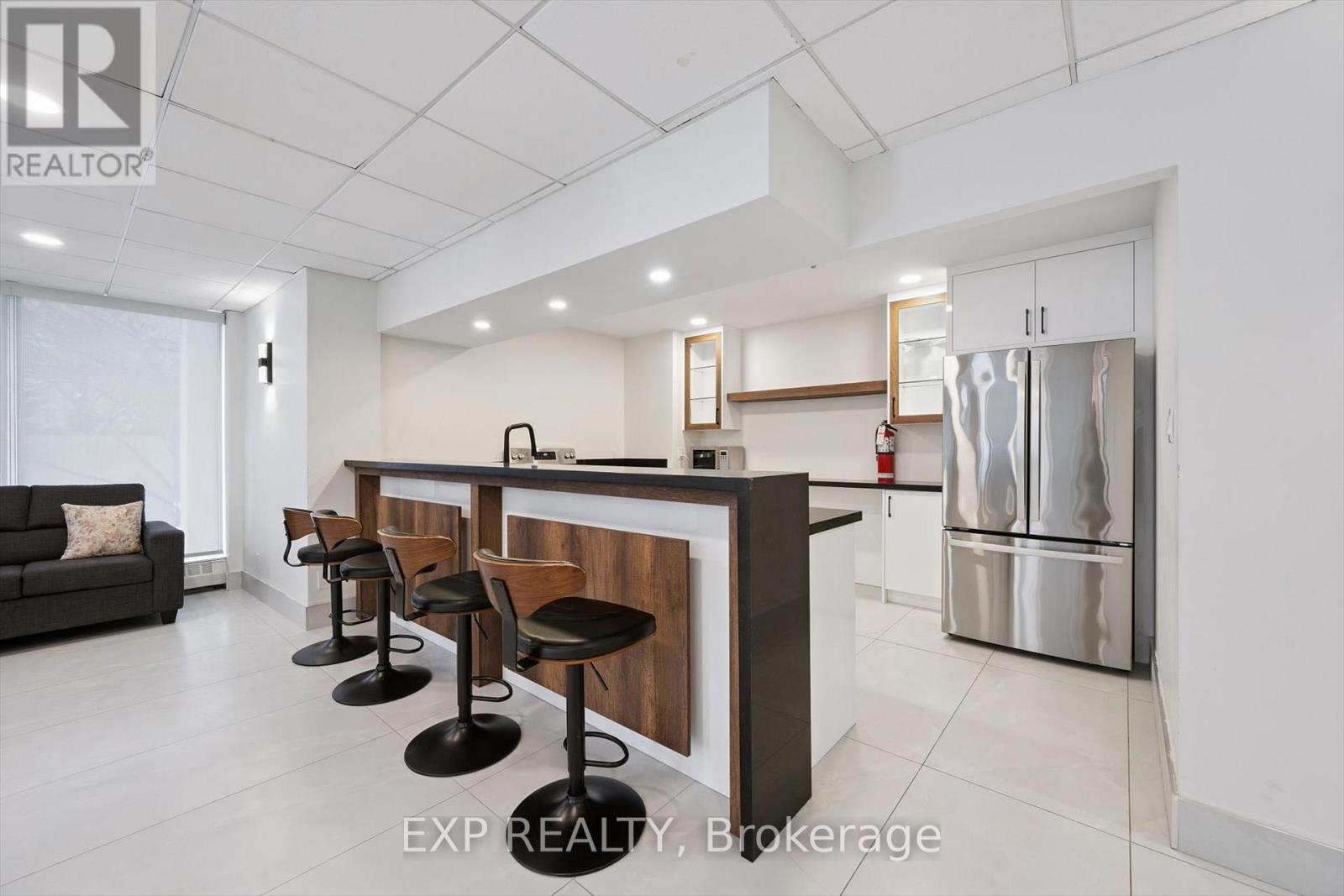 1202 - 350 Webb Drive, Mississauga, Ontario  L5B 3W4 - Photo 35 - W12825168