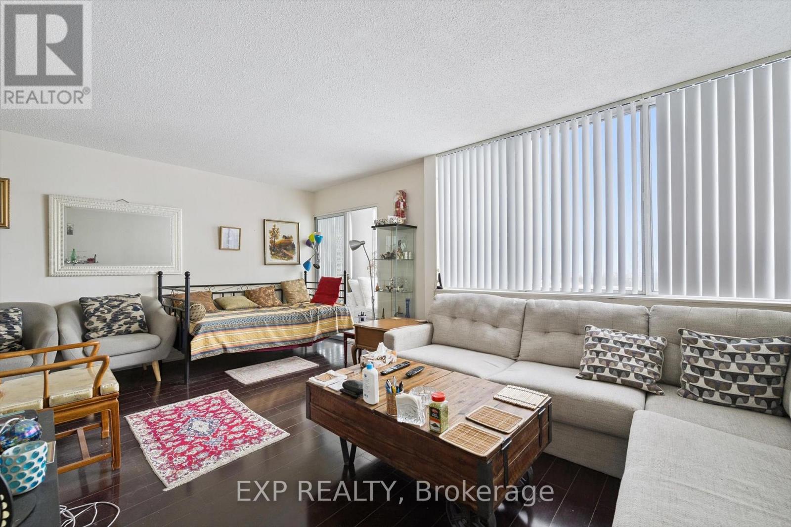 1202 - 350 Webb Drive, Mississauga, Ontario  L5B 3W4 - Photo 5 - W12825168