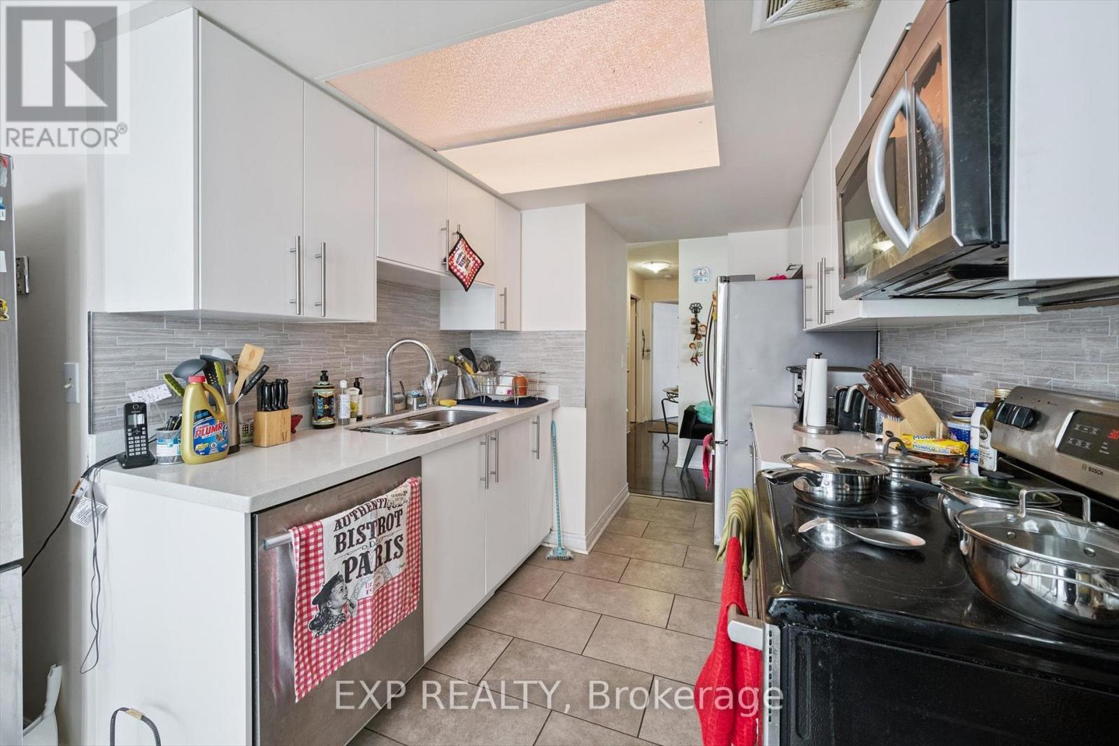 1202 - 350 Webb Drive, Mississauga, Ontario  L5B 3W4 - Photo 7 - W12825168