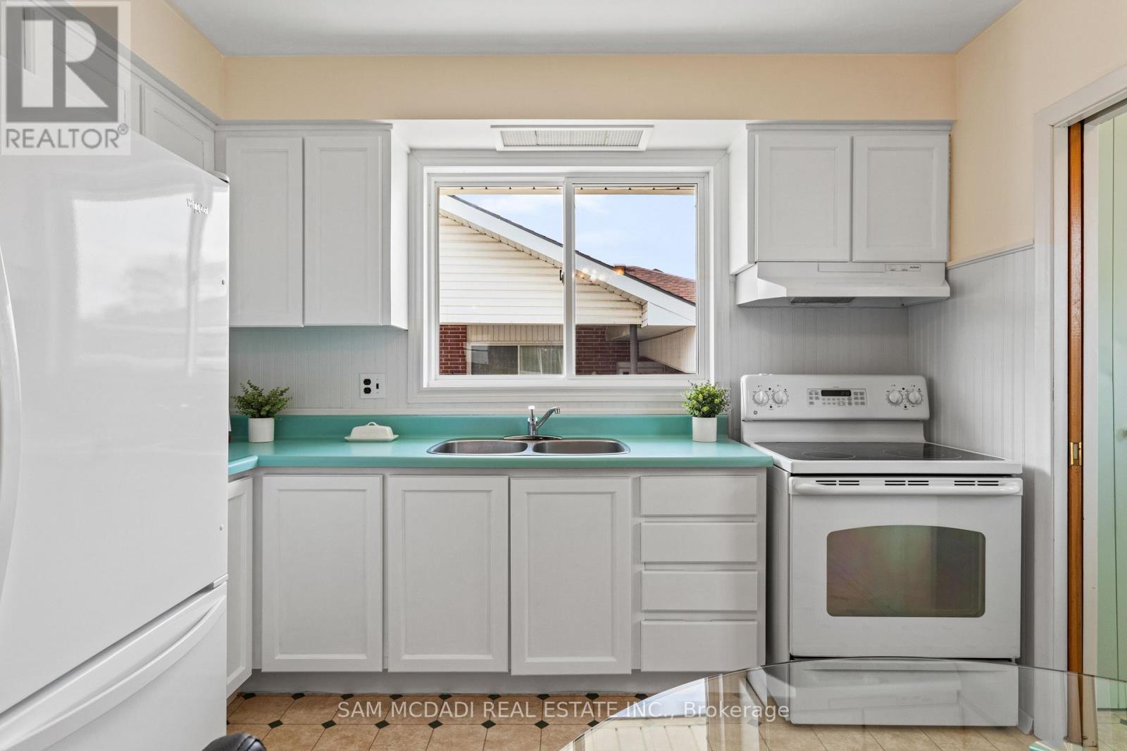 19 Secord Drive, Hamilton, Ontario  L8K 3W6 - Photo 12 - X12825156