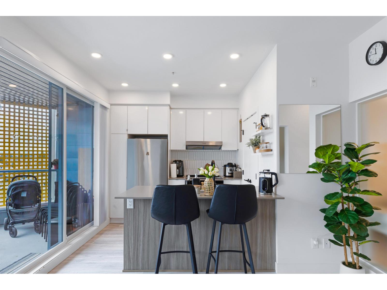 406 32828 Landeau Place, Abbotsford, British Columbia  V2S 0M4 - Photo 2 - R3093955