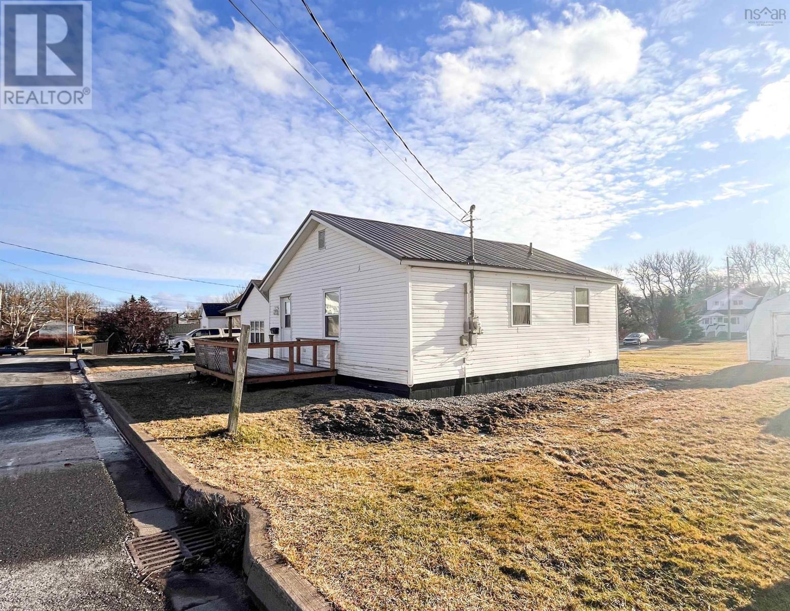 3538 Bay Avenue, New Waterford, Nova Scotia  B1H 2P3 - Photo 2 - 202600280