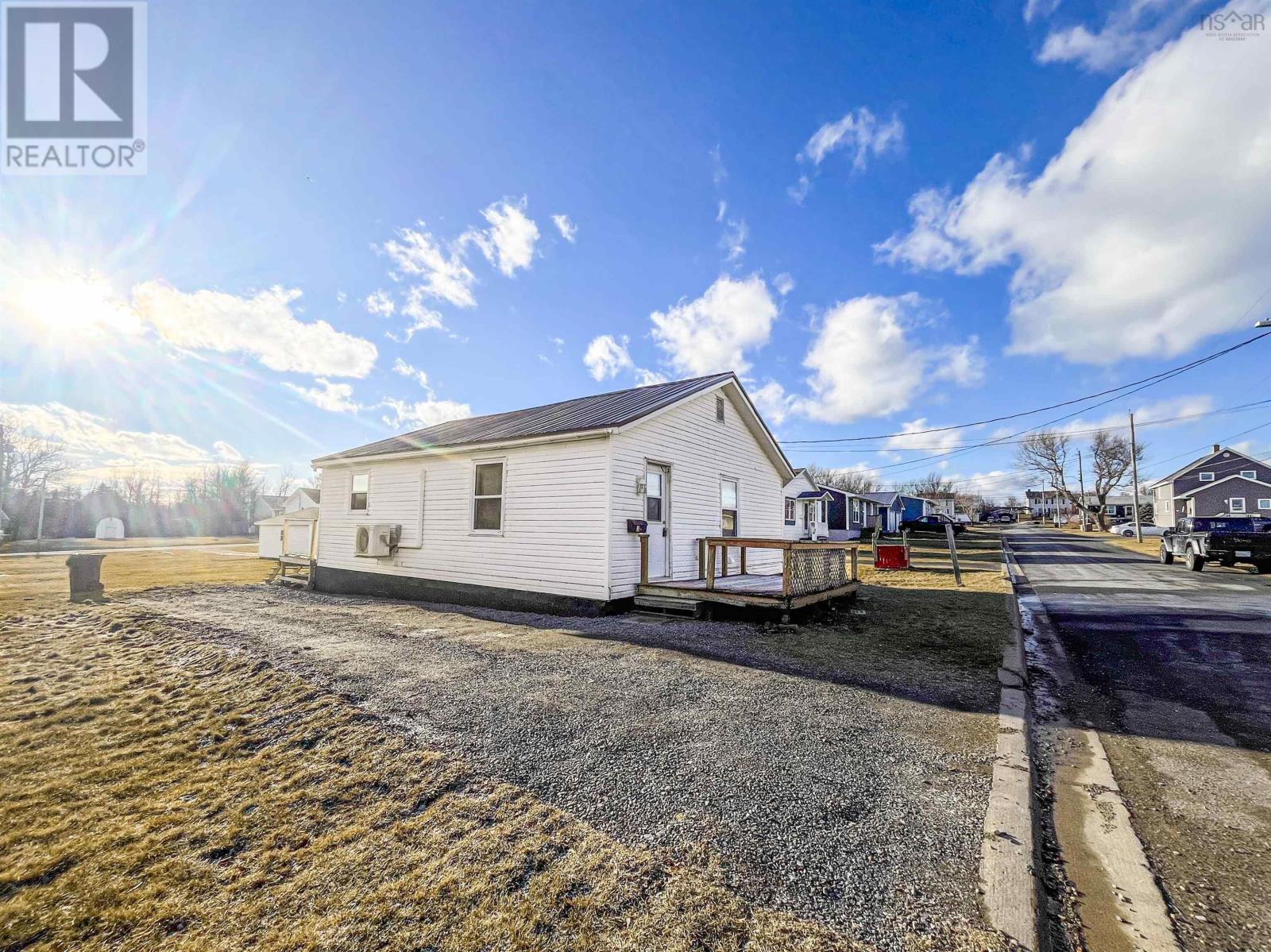 3538 Bay Avenue, New Waterford, Nova Scotia  B1H 2P3 - Photo 3 - 202600280