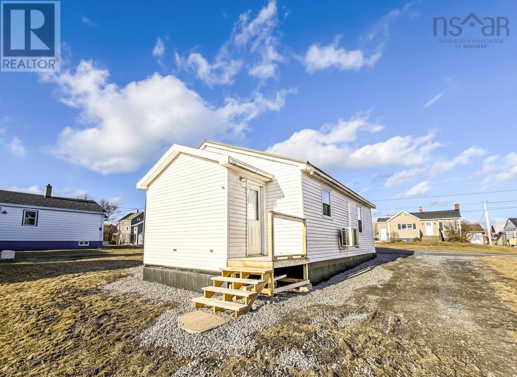 3538 Bay Avenue, New Waterford, Nova Scotia  B1H 2P3 - Photo 5 - 202600280