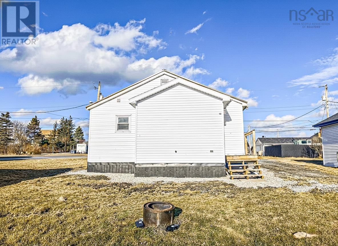 3538 Bay Avenue, New Waterford, Nova Scotia  B1H 2P3 - Photo 4 - 202600280