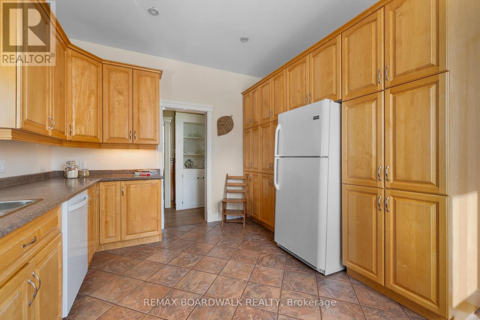 532 St Lawrence Street, North Dundas, Ontario  K0C 2K0 - Photo 10 - X12825280