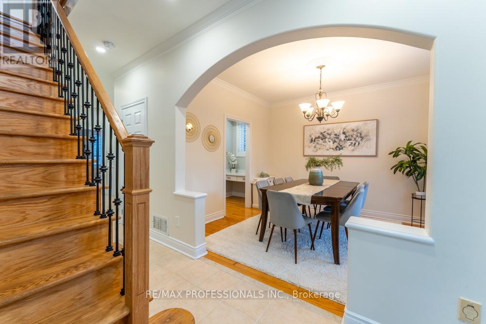 7108 Gablehurst Crescent, Mississauga, Ontario  L5W 1E7 - Photo 17 - W12822836