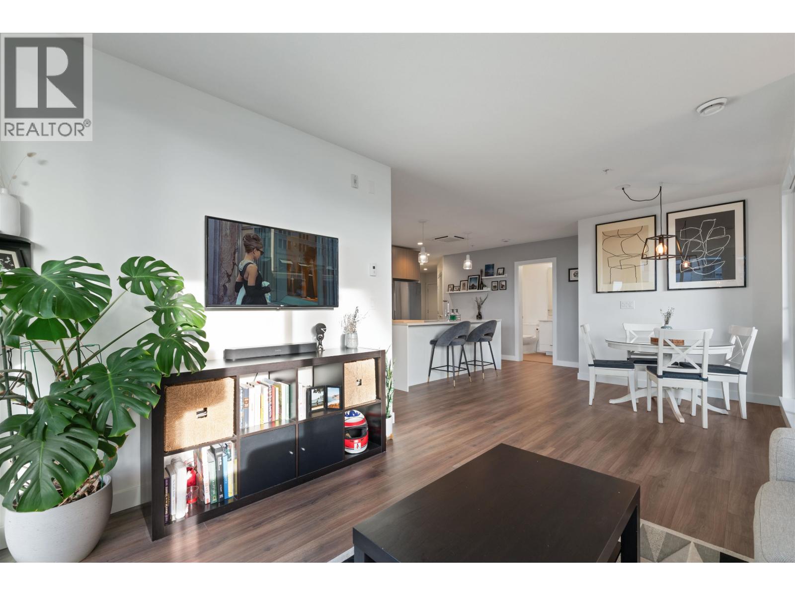 201 108 E 8th Street, North Vancouver, British Columbia  V7L 0H1 - Photo 4 - R3091152