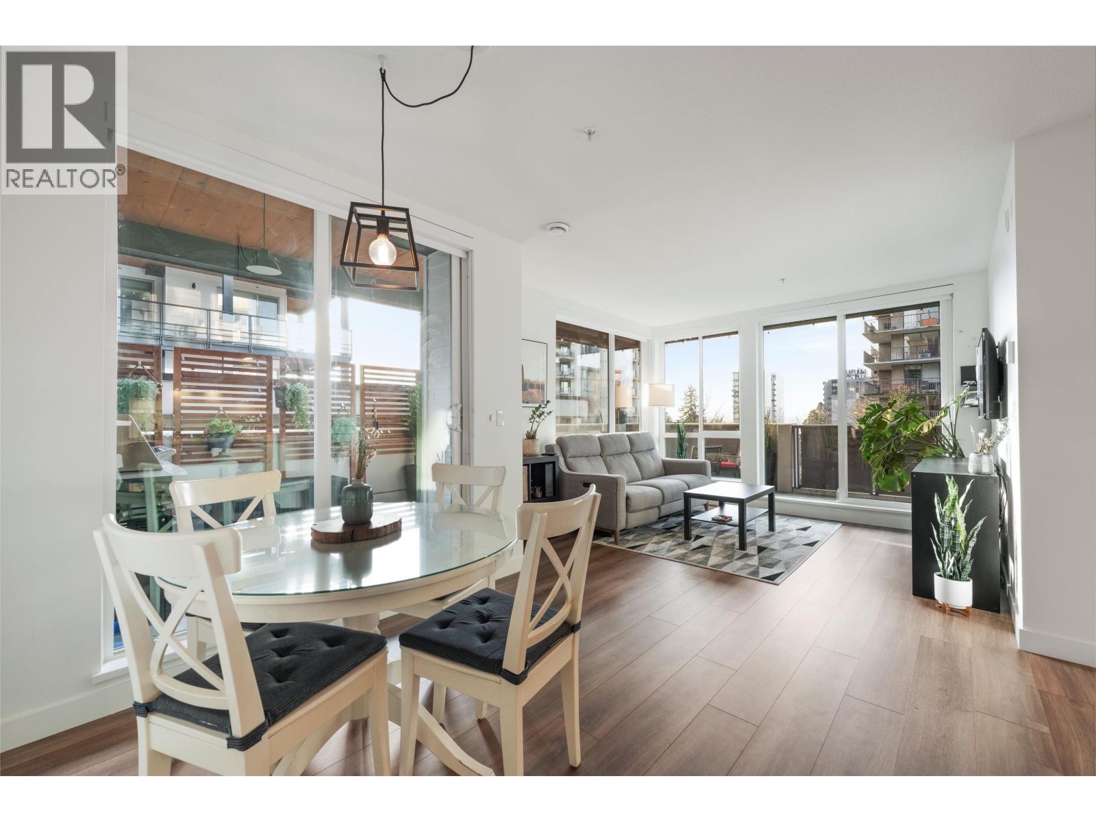 201 108 E 8TH STREET, North Vancouver, British Columbia