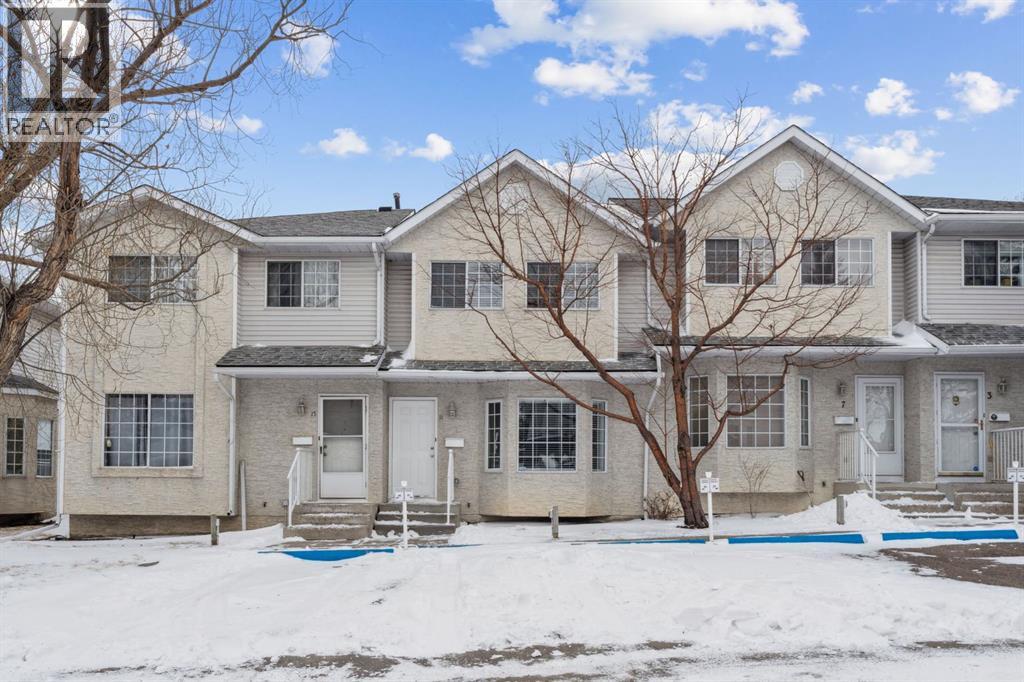 11 Bedford Manor Ne, Calgary, Alberta  T3K 4B8 - Photo 4 - A2288839