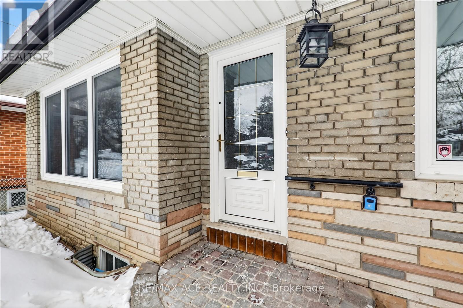 53 Sharbot Avenue, Toronto, Ontario  M1H 1Z2 - Photo 5 - E12825204