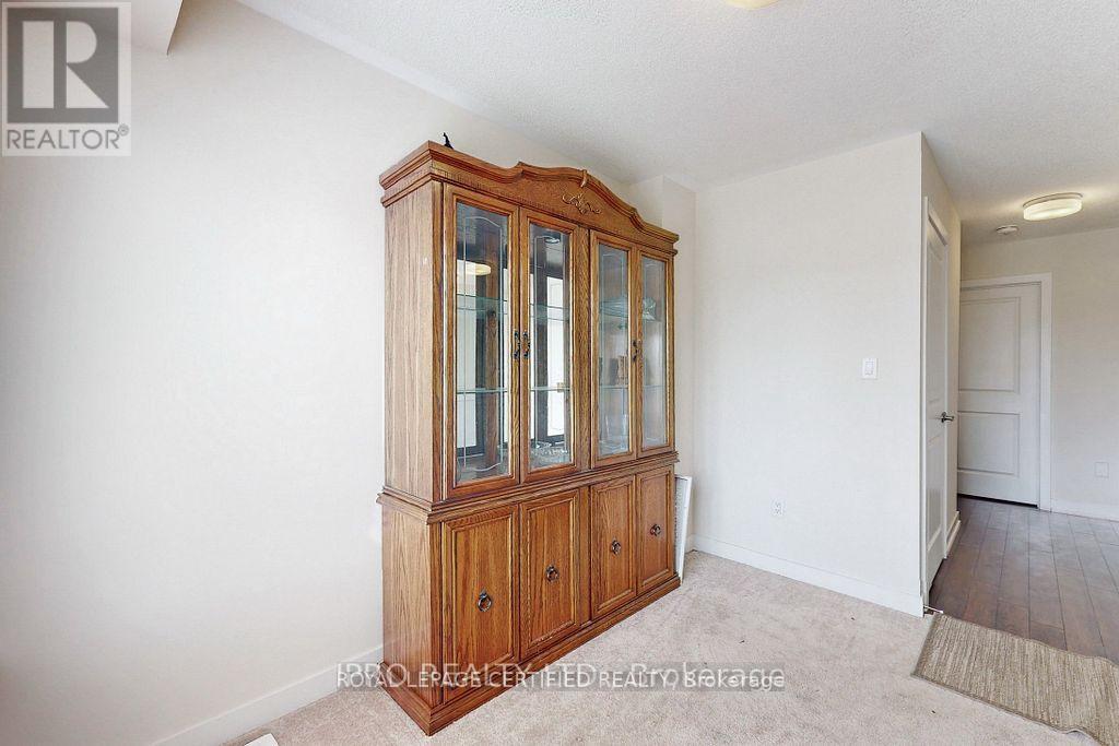 2614 Castlegate Crossing, Pickering, Ontario  L1X 0H9 - Photo 16 - E12825262