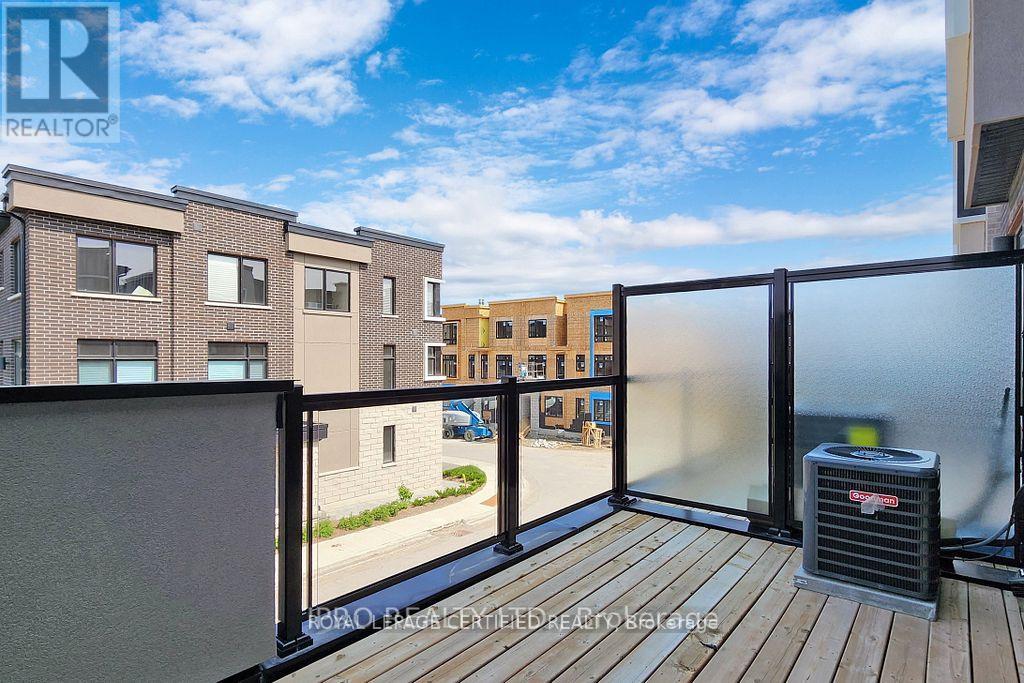 2614 Castlegate Crossing, Pickering, Ontario  L1X 0H9 - Photo 33 - E12825262