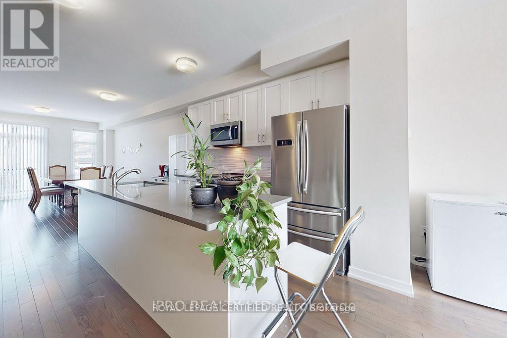 2614 Castlegate Crossing, Pickering, Ontario  L1X 0H9 - Photo 9 - E12825262