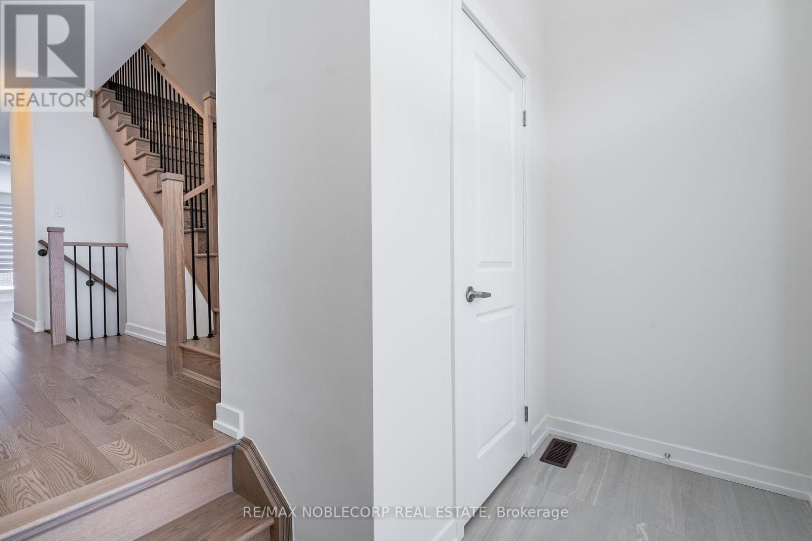 34 Singhampton Road, Vaughan, Ontario  L4H 5J6 - Photo 2 - N12825232