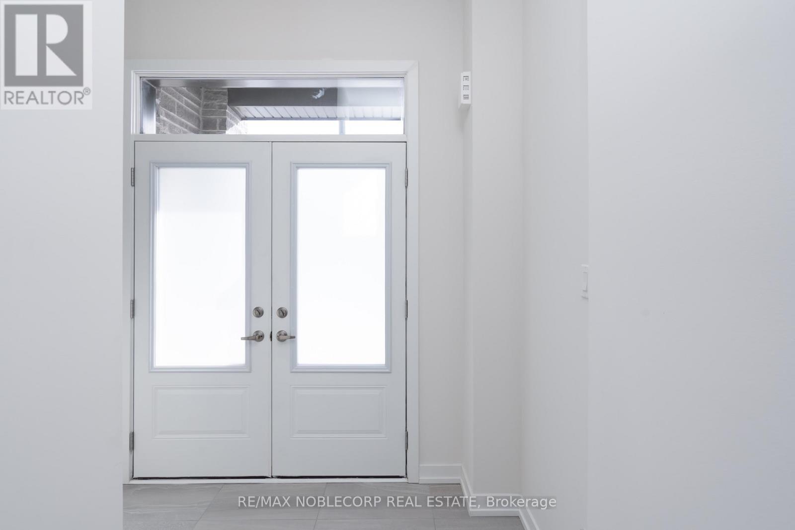 34 Singhampton Road, Vaughan, Ontario  L4H 5J6 - Photo 3 - N12825232