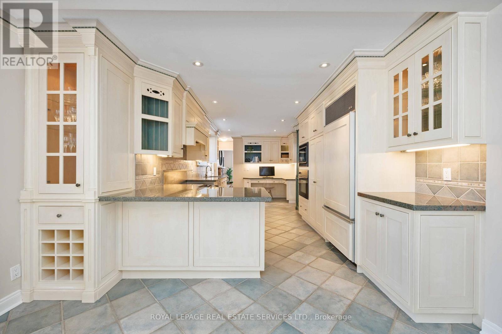 2 Cherry Post Crescent, Toronto, Ontario  M9C 2K1 - Photo 18 - W12825236