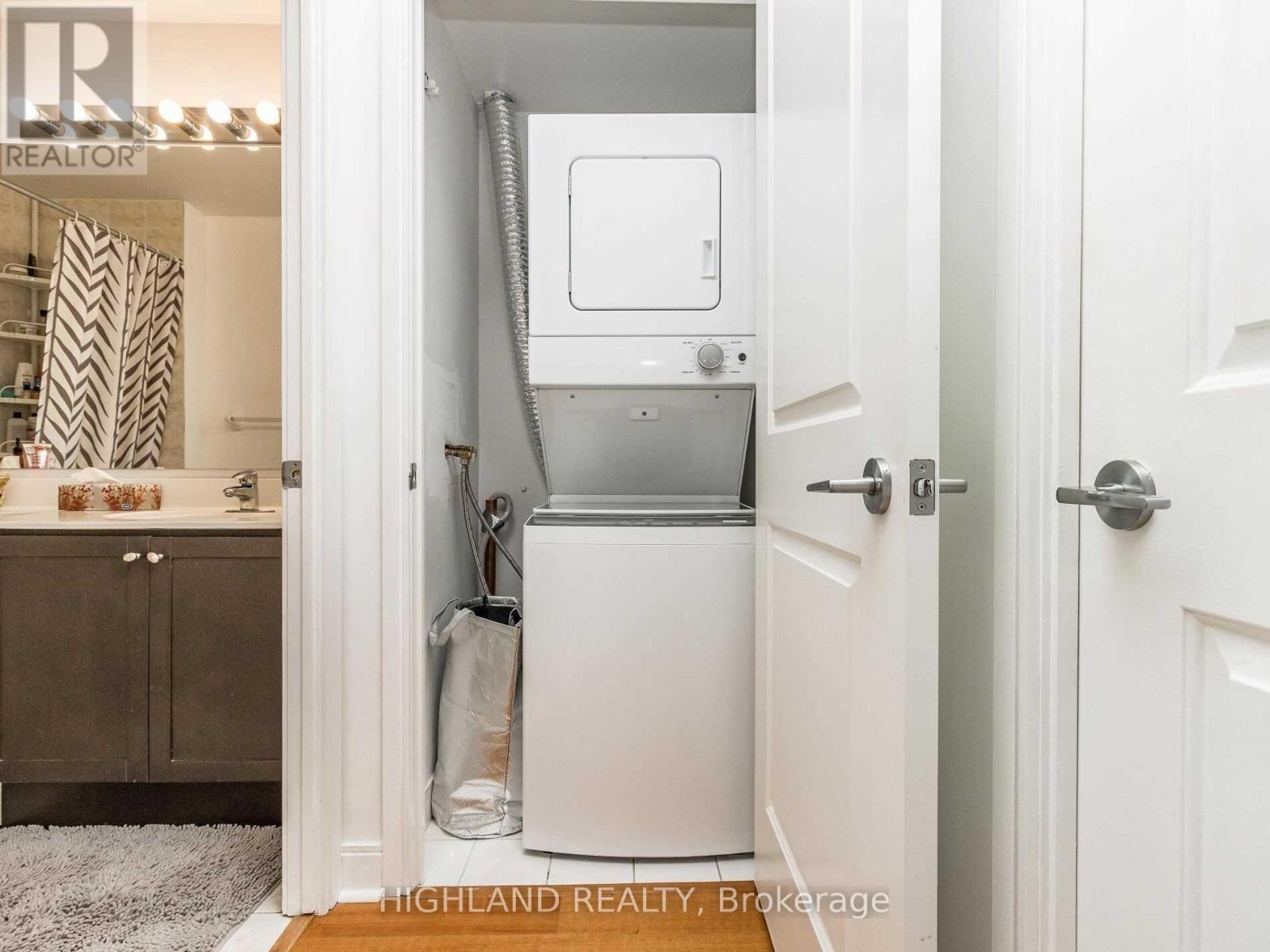 801 - 70 Absolute Avenue, Mississauga, Ontario  L5Z 0A4 - Photo 7 - W12825266