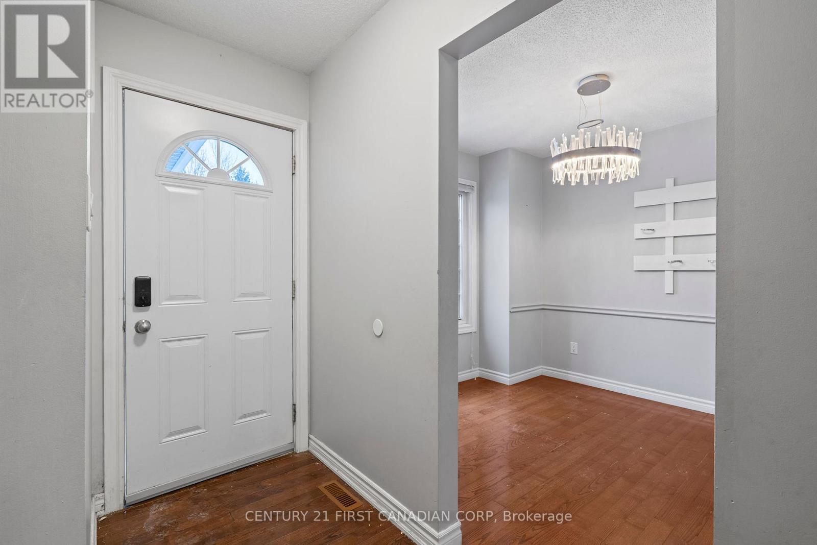 Photo 4 of 43 for 17 - 340 Ambleside Drive