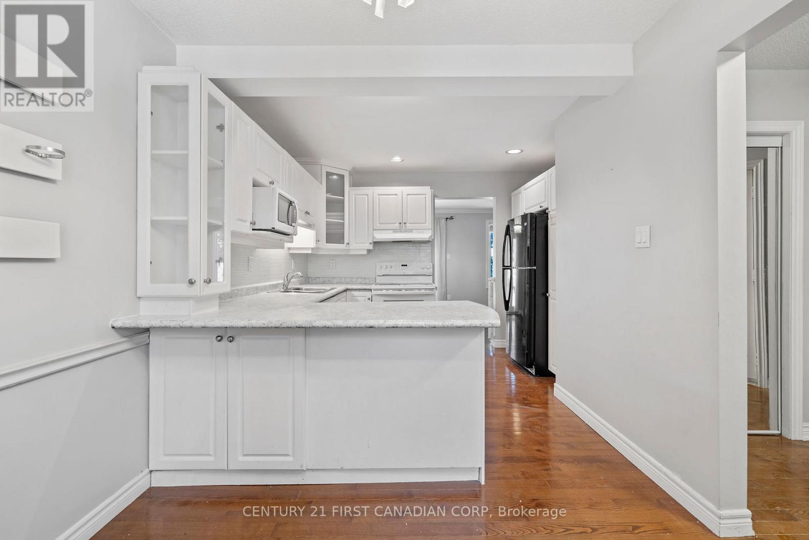 Photo 9 of 43 for 17 - 340 Ambleside Drive