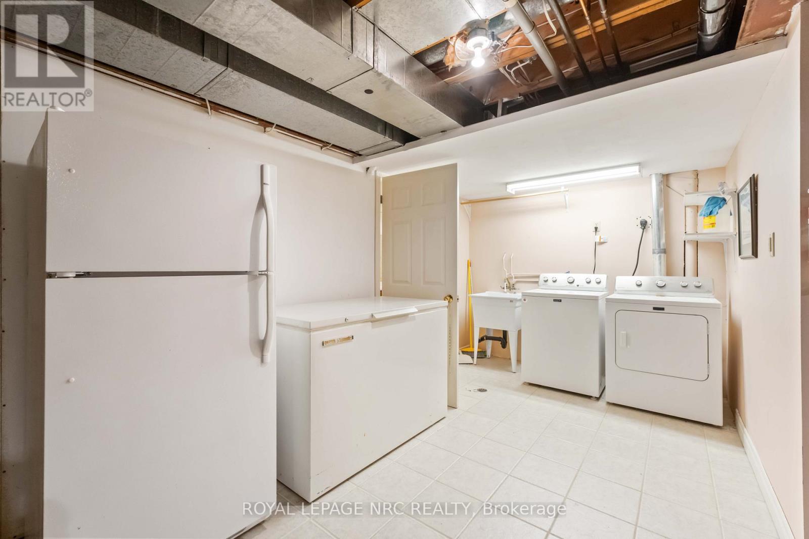 192 Woodside Drive, St. Catharines, Ontario  L2T 1X6 - Photo 32 - X12824688