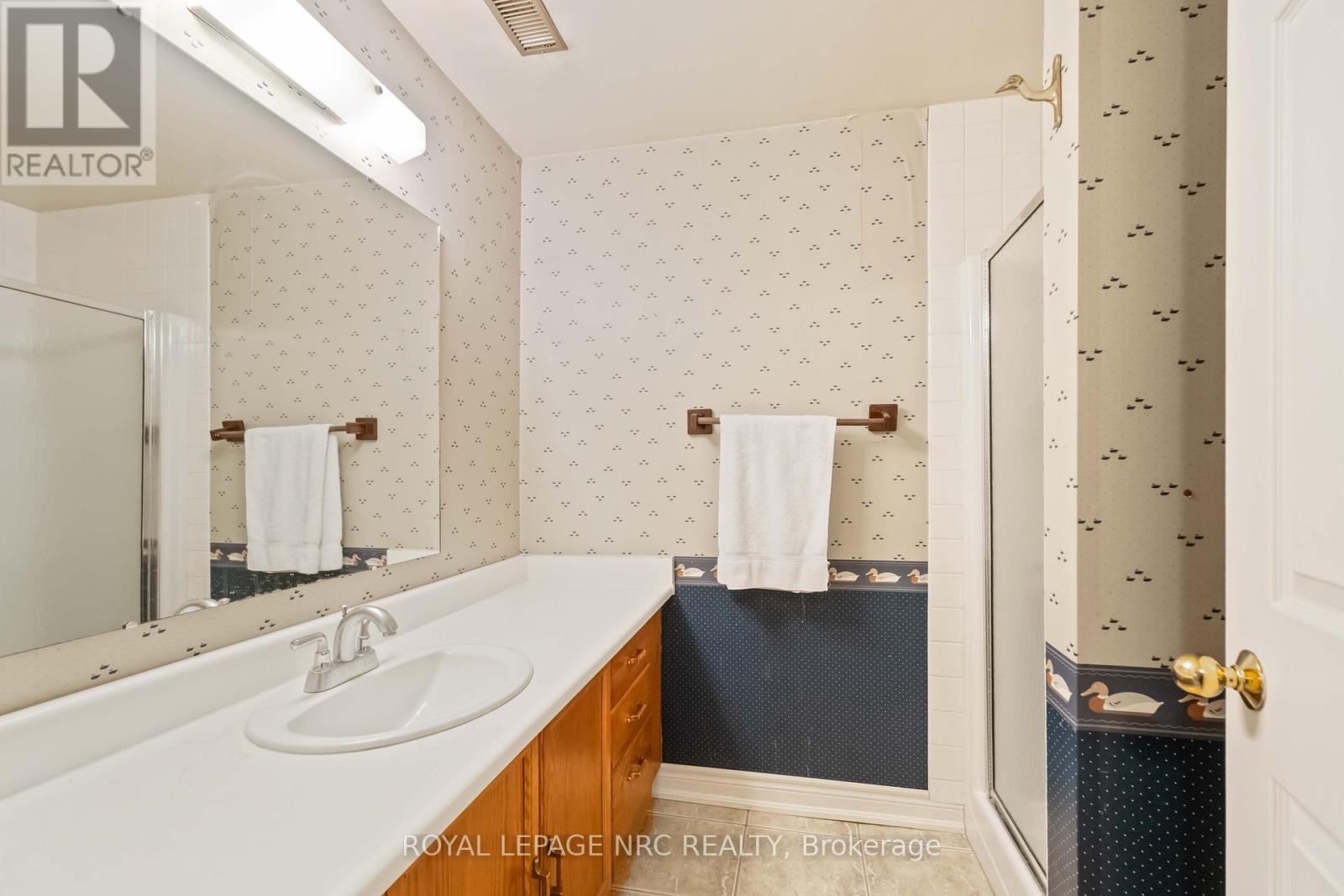 192 Woodside Drive, St. Catharines, Ontario  L2T 1X6 - Photo 33 - X12824688