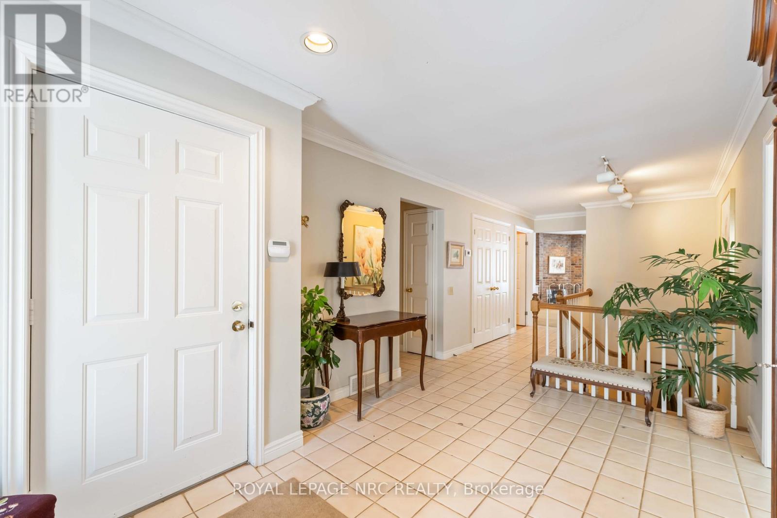 192 Woodside Drive, St. Catharines, Ontario  L2T 1X6 - Photo 4 - X12824688