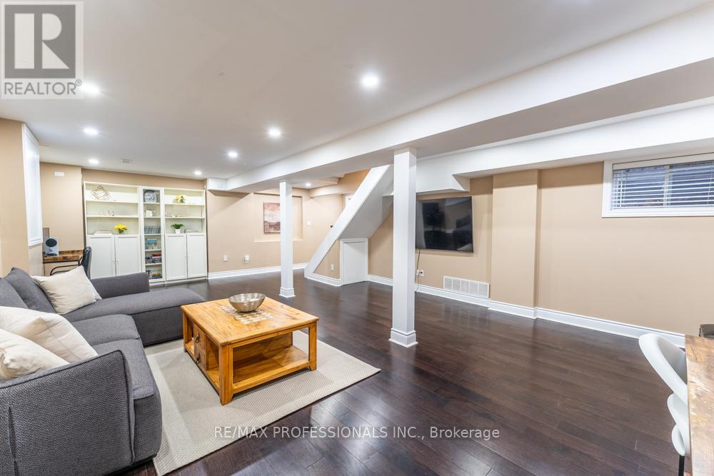 7108 Gablehurst Crescent, Mississauga, Ontario  L5W 1E7 - Photo 31 - W12822836