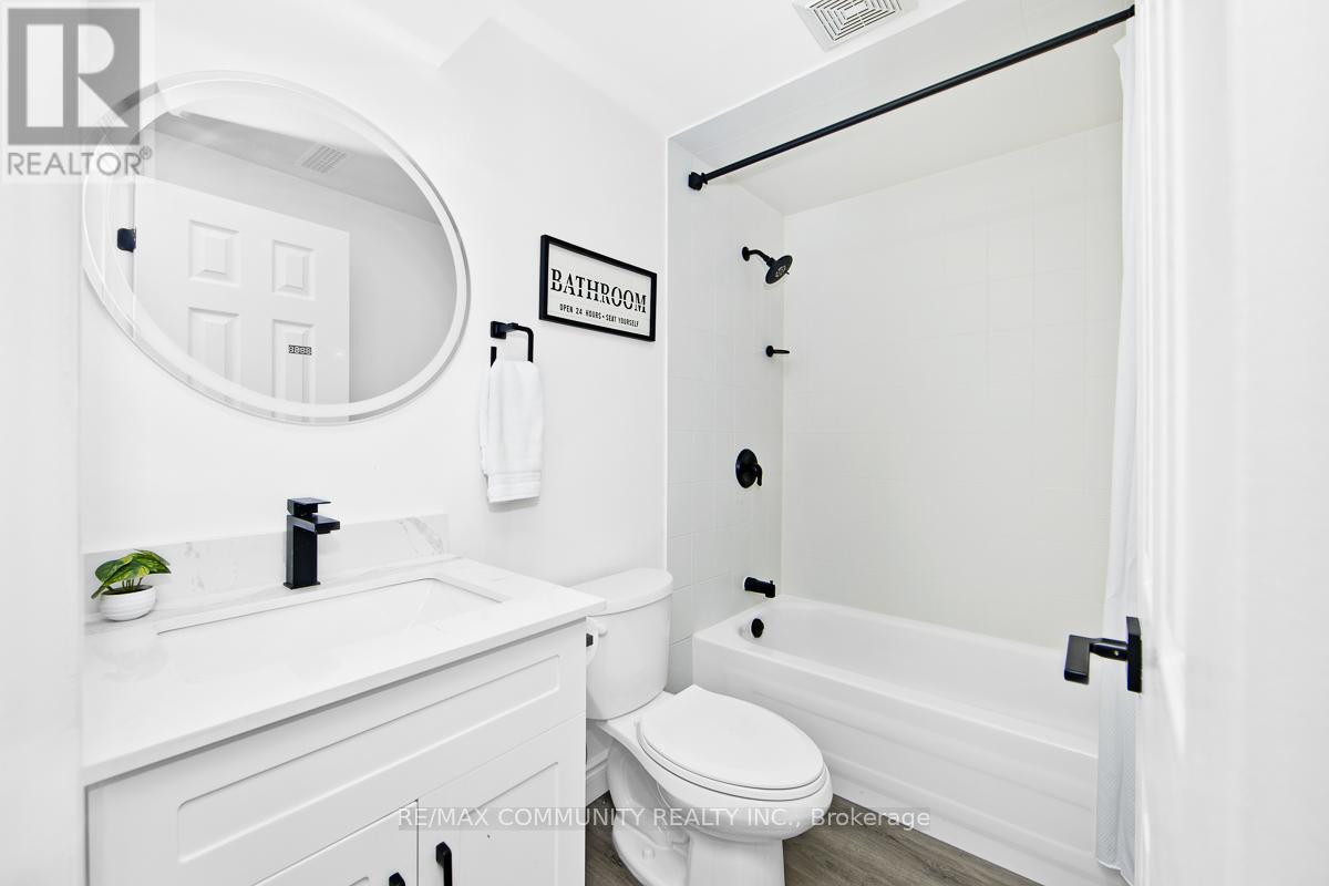 37 Mantle Avenue, Whitchurch-Stouffville, Ontario  L4A 0M7 - Photo 4 - N12825294