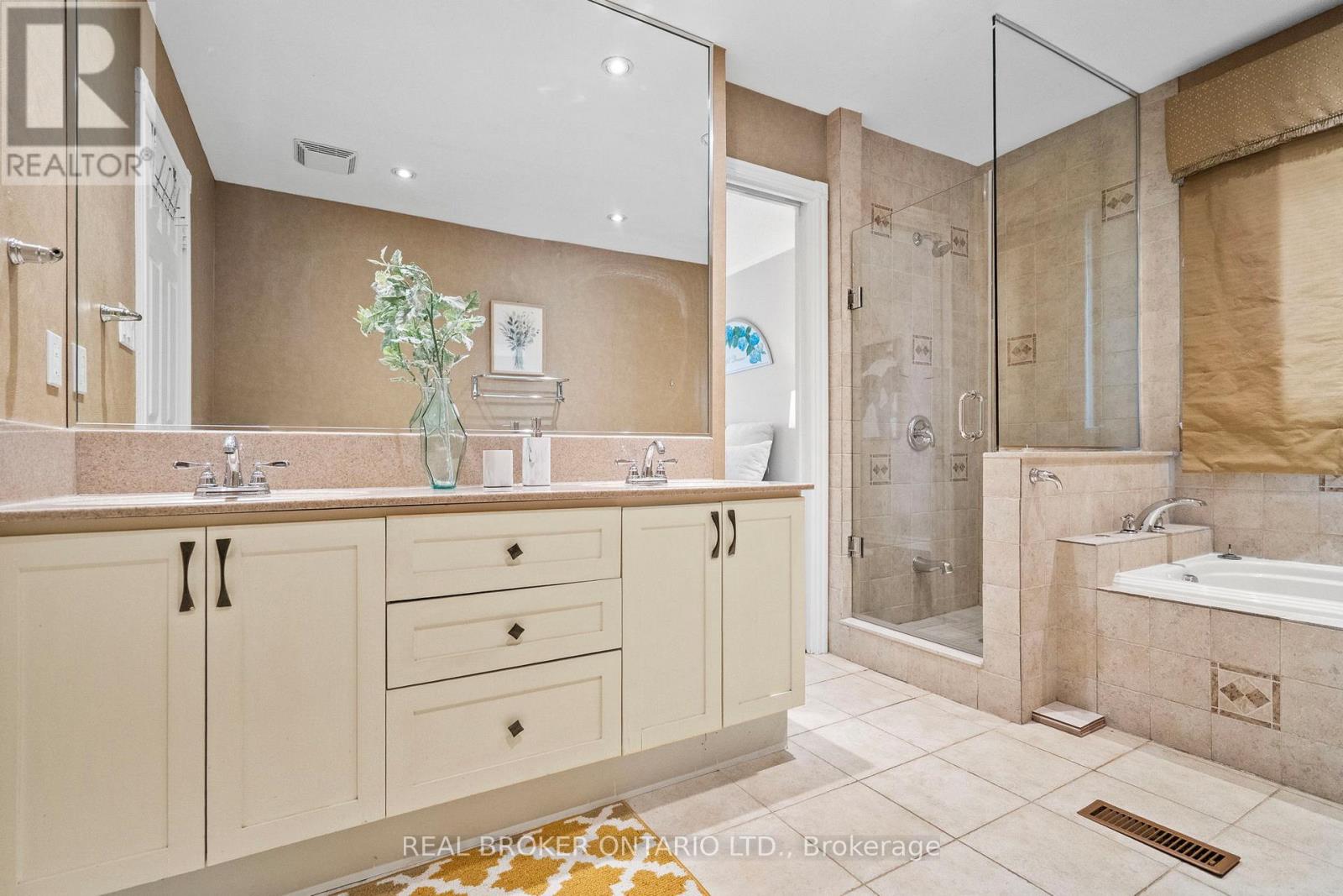 36 Ellingwood Court, Markham, Ontario  L3R 8A7 - Photo 23 - N12825304