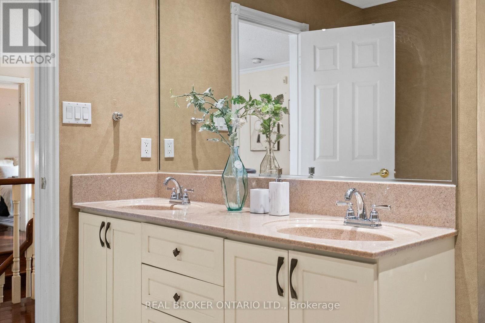 36 Ellingwood Court, Markham, Ontario  L3R 8A7 - Photo 25 - N12825304