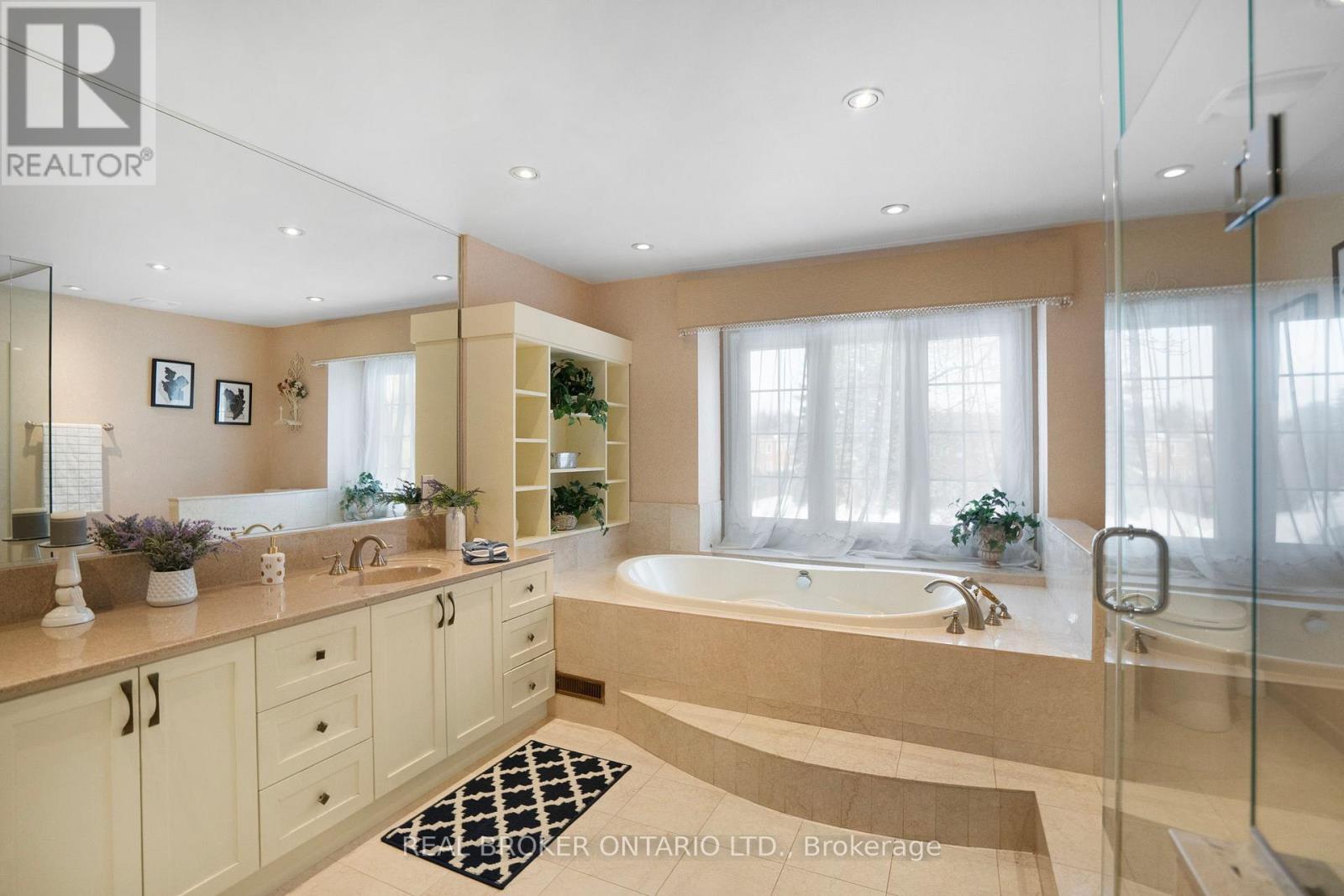 36 Ellingwood Court, Markham, Ontario  L3R 8A7 - Photo 32 - N12825304