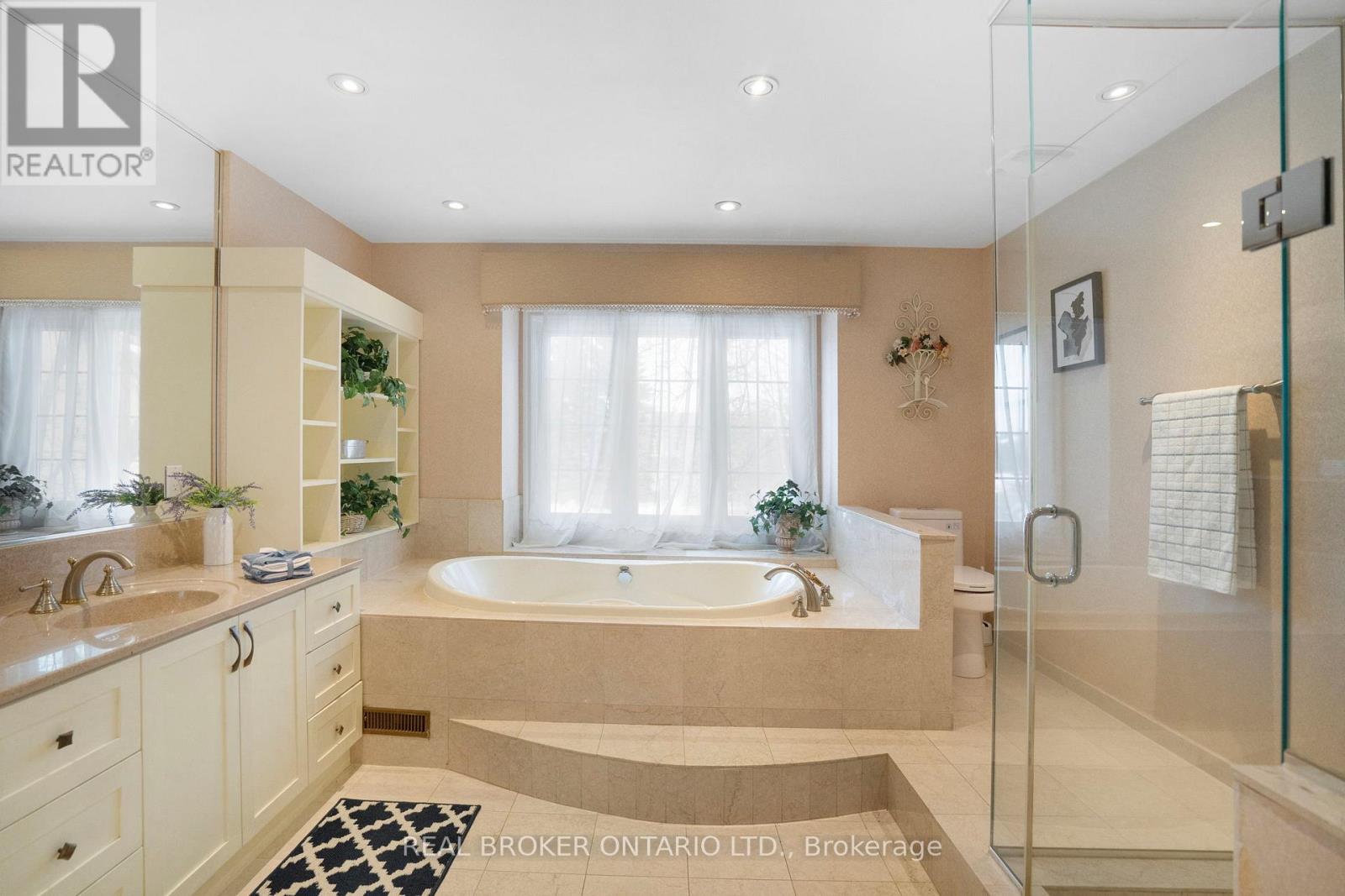 36 Ellingwood Court, Markham, Ontario  L3R 8A7 - Photo 33 - N12825304