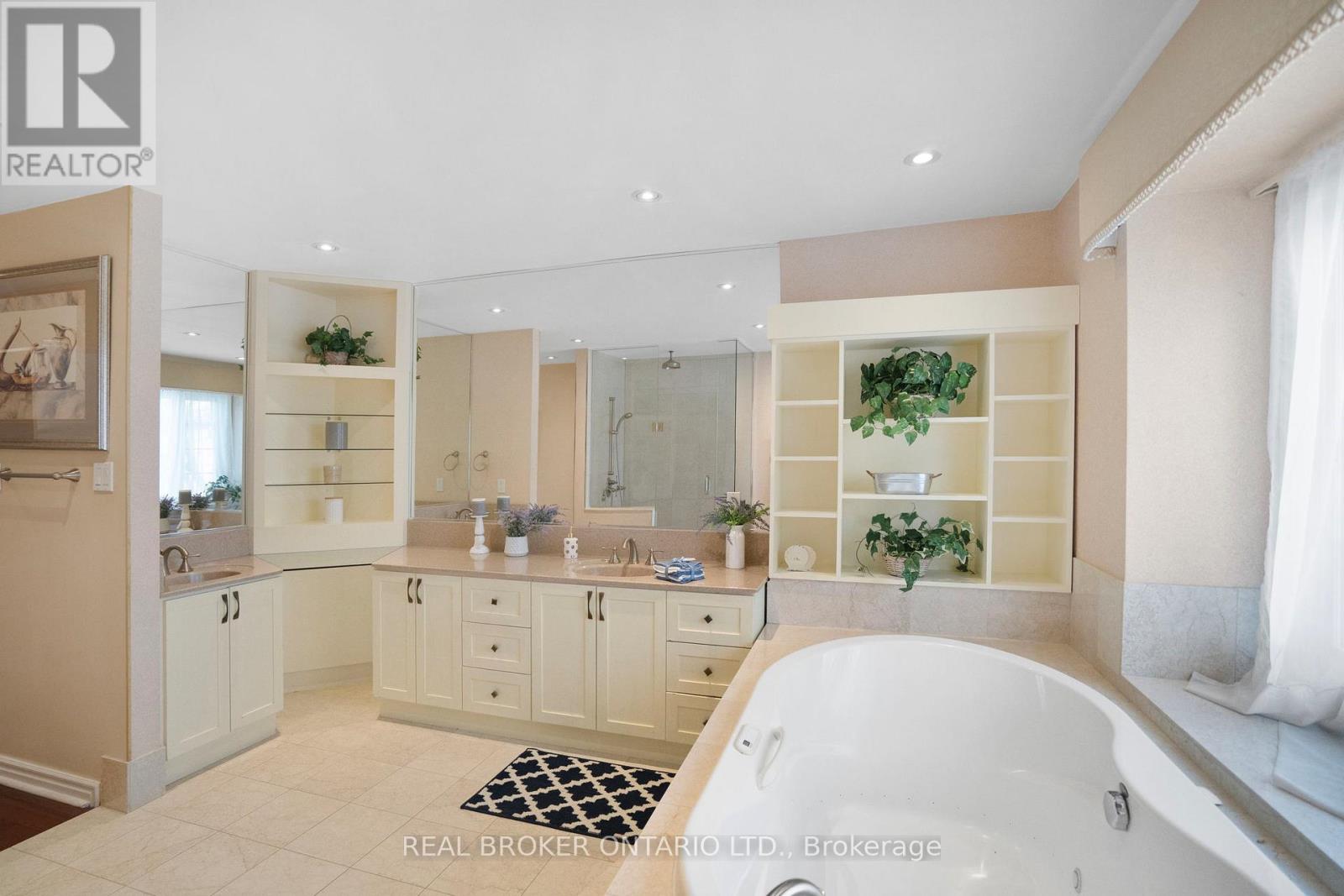 36 Ellingwood Court, Markham, Ontario  L3R 8A7 - Photo 34 - N12825304