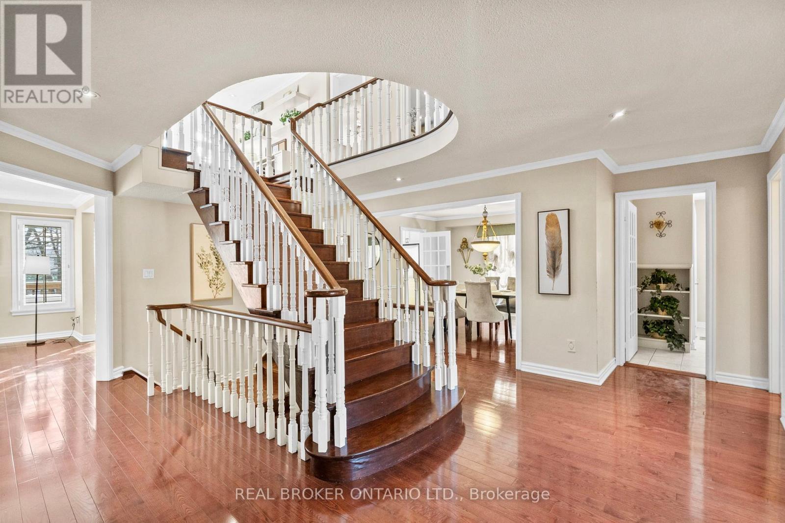 36 Ellingwood Court, Markham, Ontario  L3R 8A7 - Photo 4 - N12825304