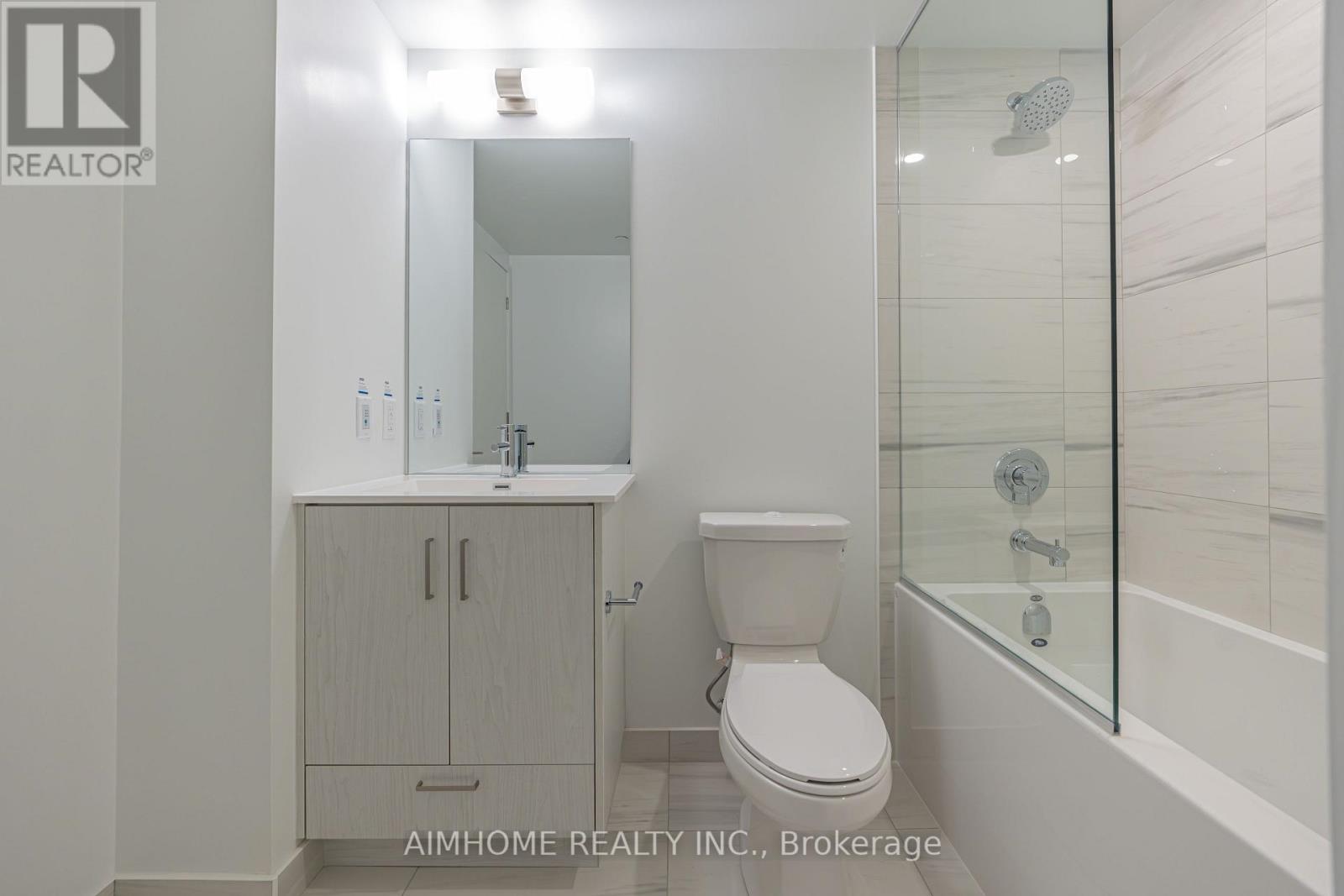 718 - 180 Front Street E, Toronto (Moss Park), Ontario  M5A 0K9 - Photo 17 - C12819298