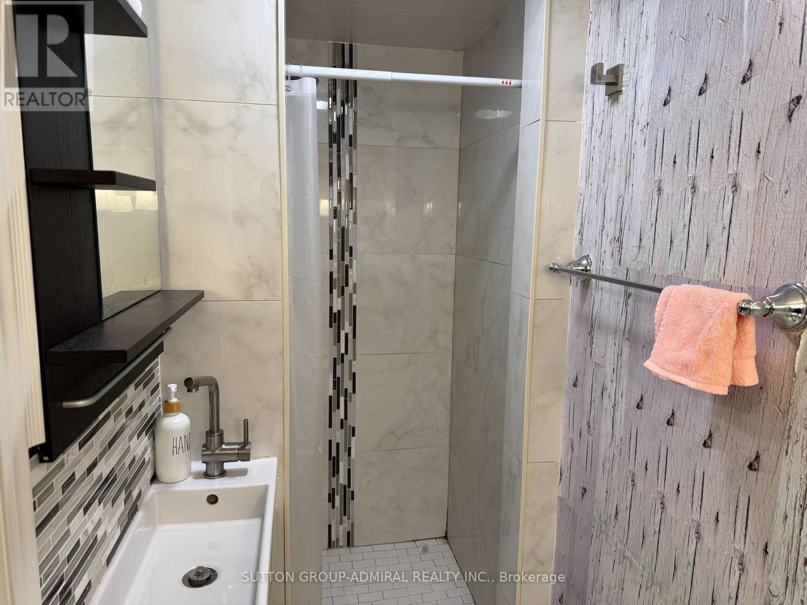 94 (Lower) - 82 Henderson Drive, Aurora, Ontario  L4G 3M3 - Photo 5 - N12824314