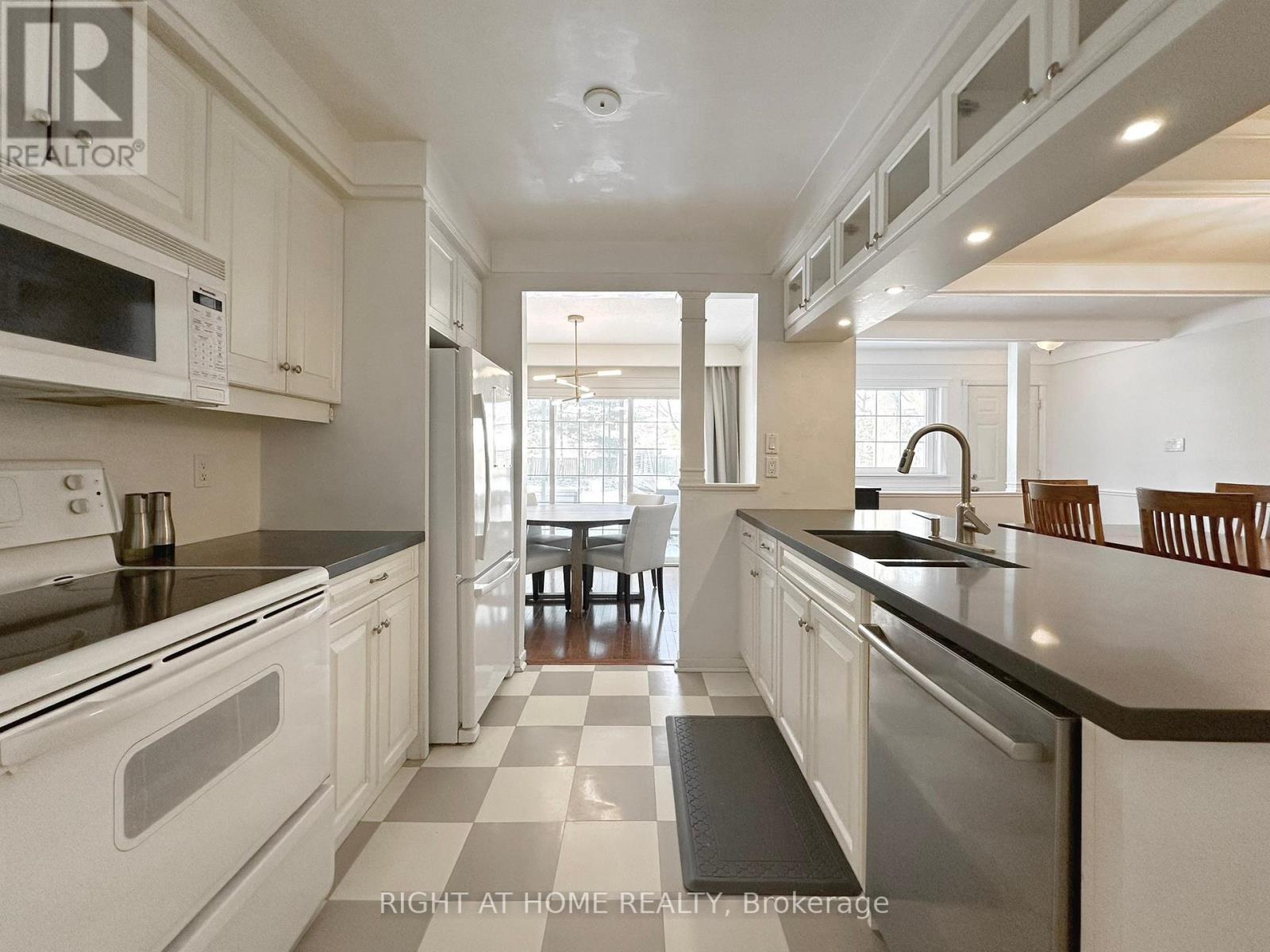 772 Wylan Court, Mississauga, Ontario  L5J 2T5 - Photo 16 - W12825302