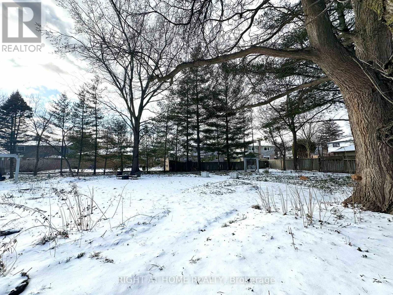 772 Wylan Court, Mississauga, Ontario  L5J 2T5 - Photo 5 - W12825302