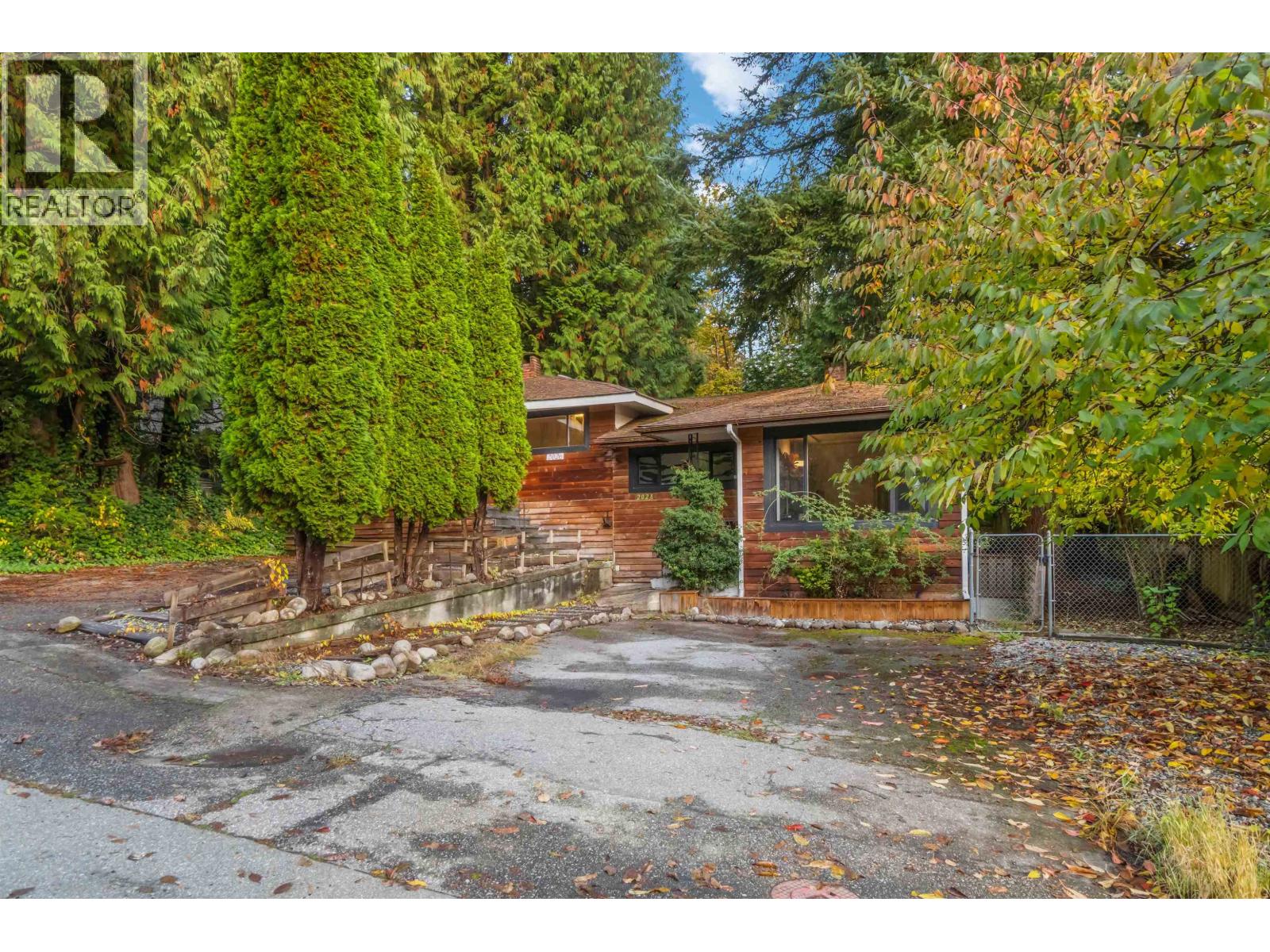 2026-2028 Columbia Street, Port Moody, British Columbia  V3H 1W7 - Photo 2 - R3093977