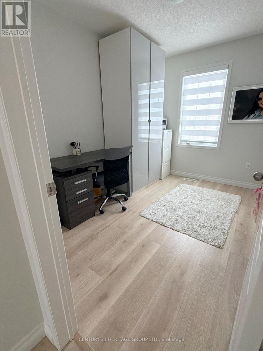 58 Russel Drive, Bradford West Gwillimbury, Ontario  L3Z 0M9 - Photo 19 - N12825090