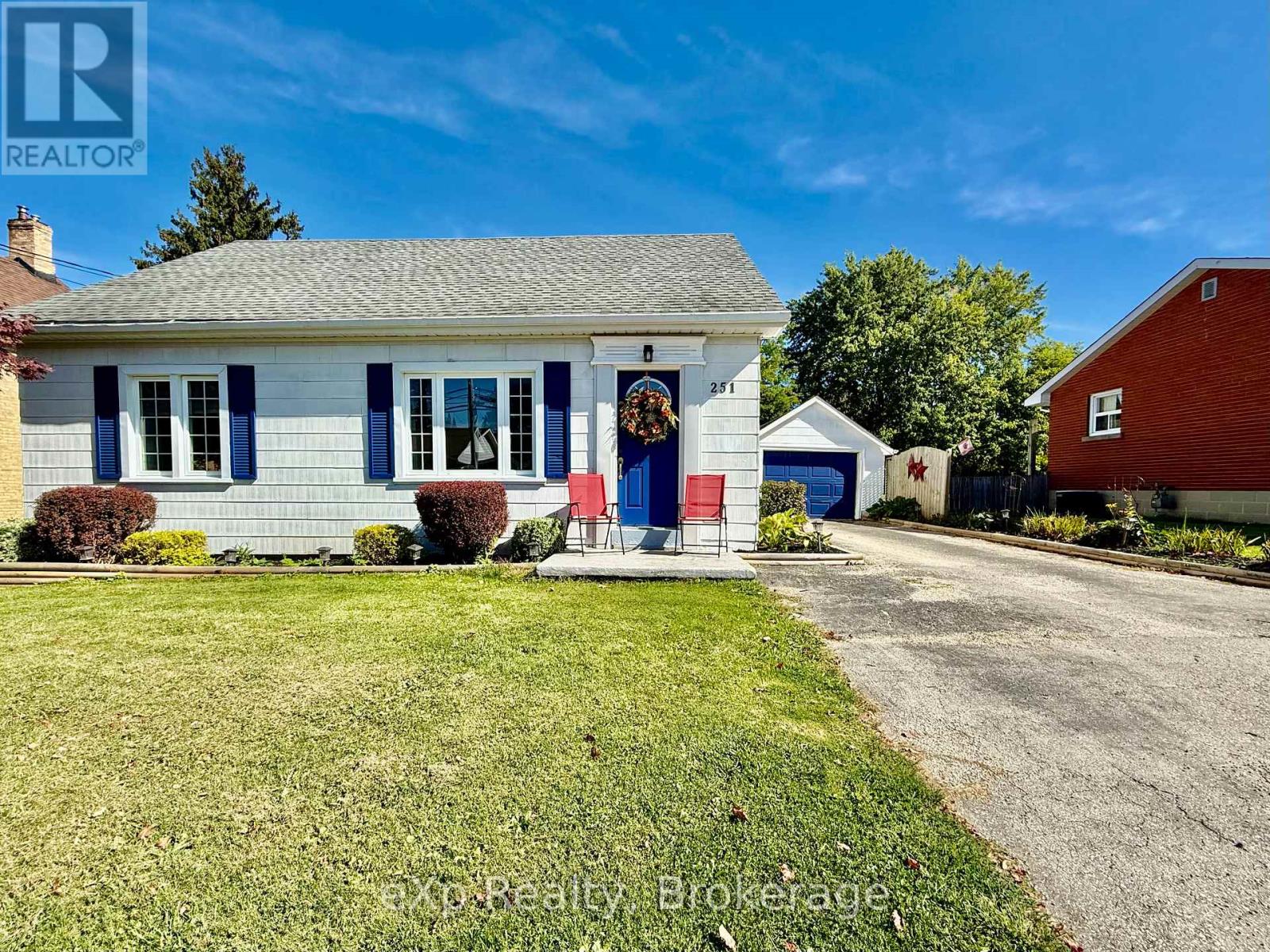 251 11TH AVENUE, Hanover, Ontario