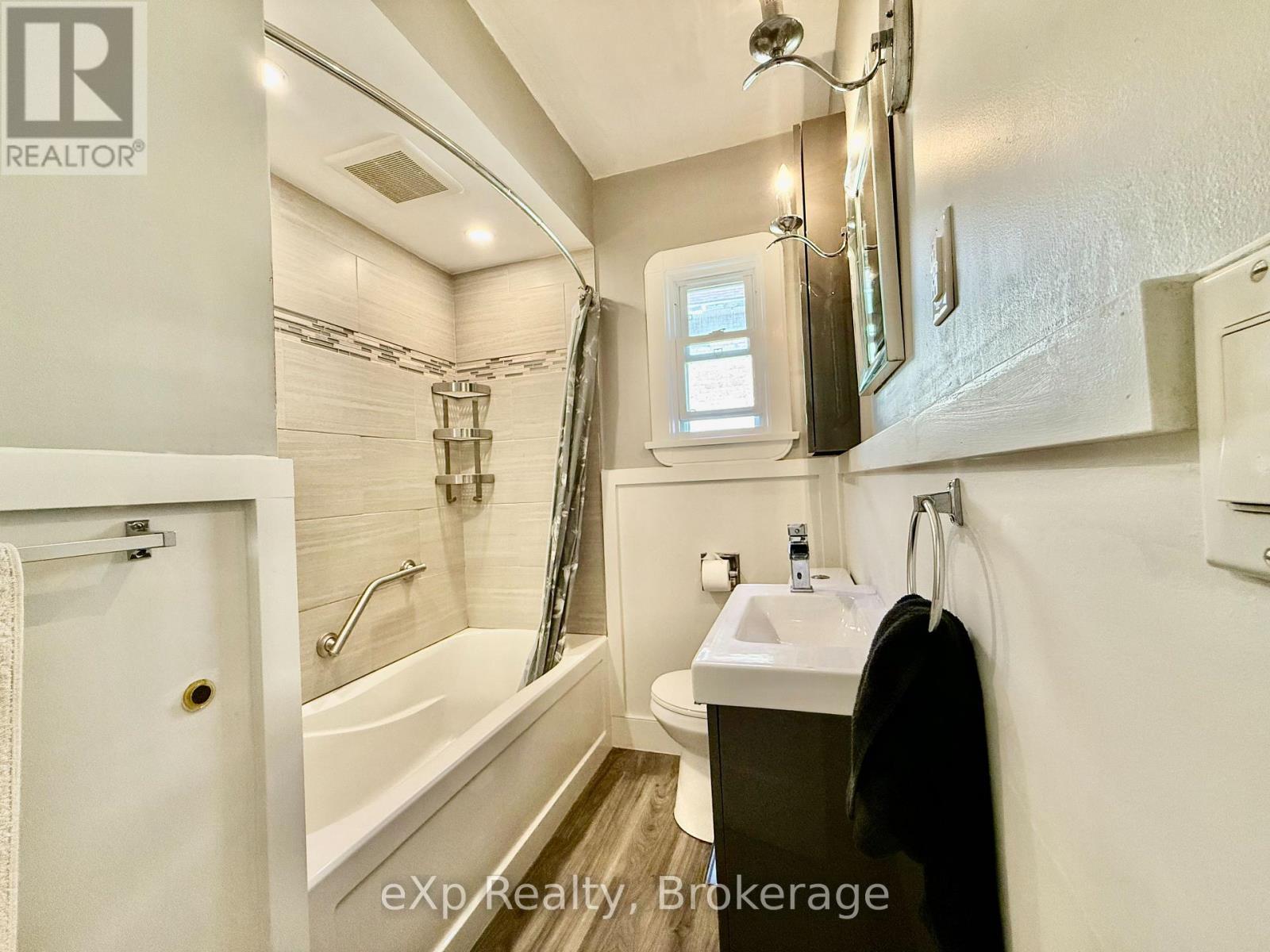 251 11th Avenue, Hanover, Ontario  N4N 2R2 - Photo 10 - X12825376