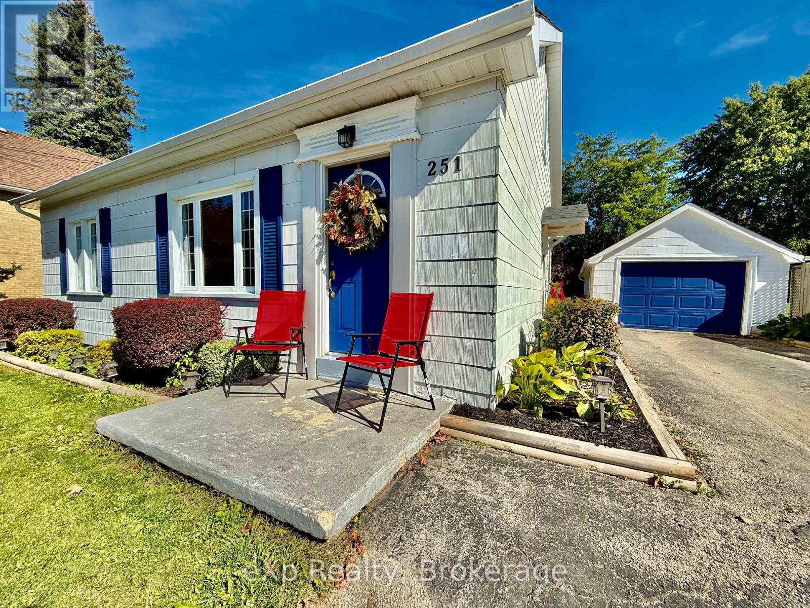 251 11th Avenue, Hanover, Ontario  N4N 2R2 - Photo 2 - X12825376