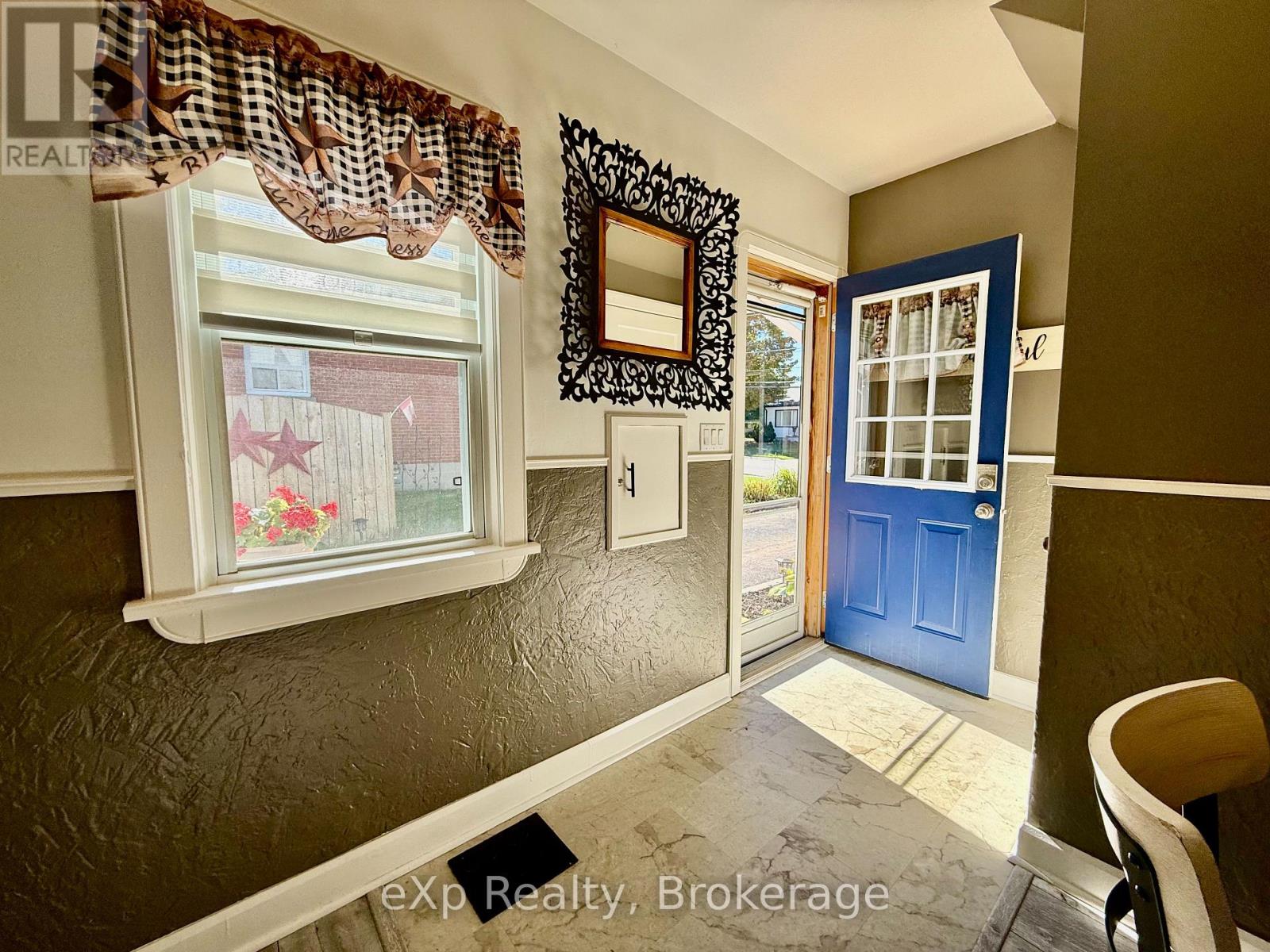 251 11th Avenue, Hanover, Ontario  N4N 2R2 - Photo 4 - X12825376