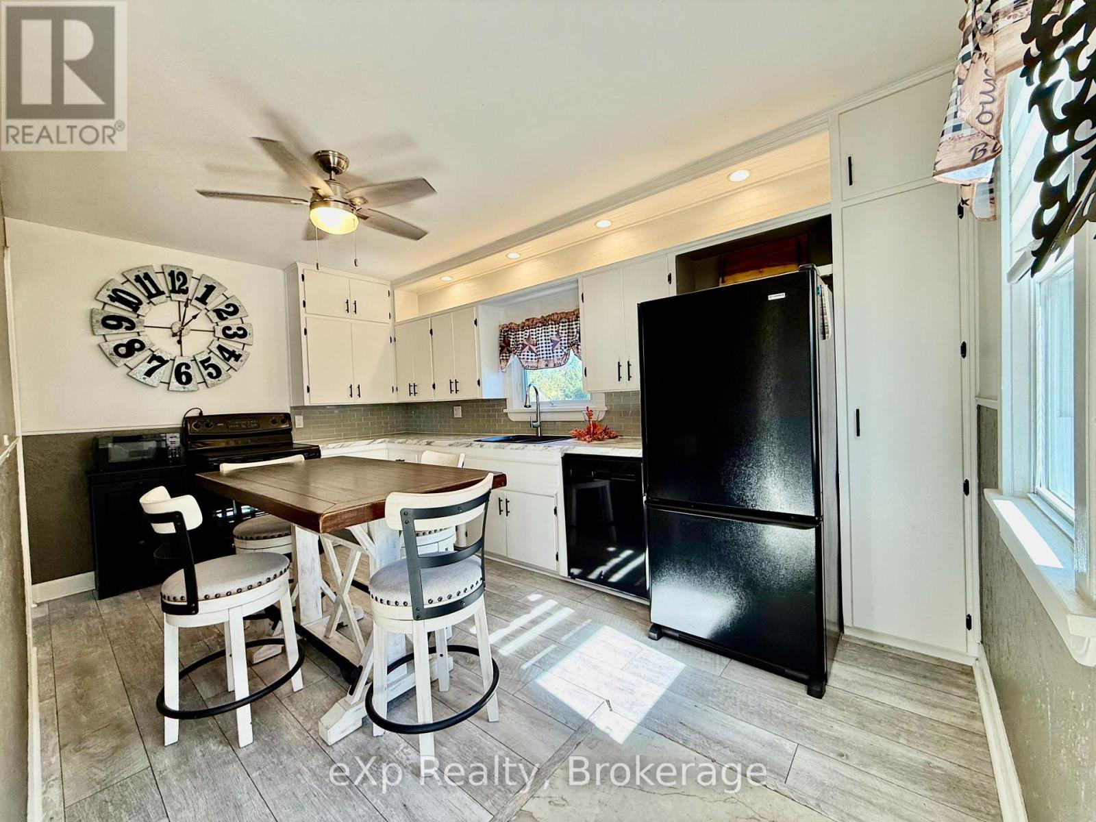 251 11th Avenue, Hanover, Ontario  N4N 2R2 - Photo 5 - X12825376