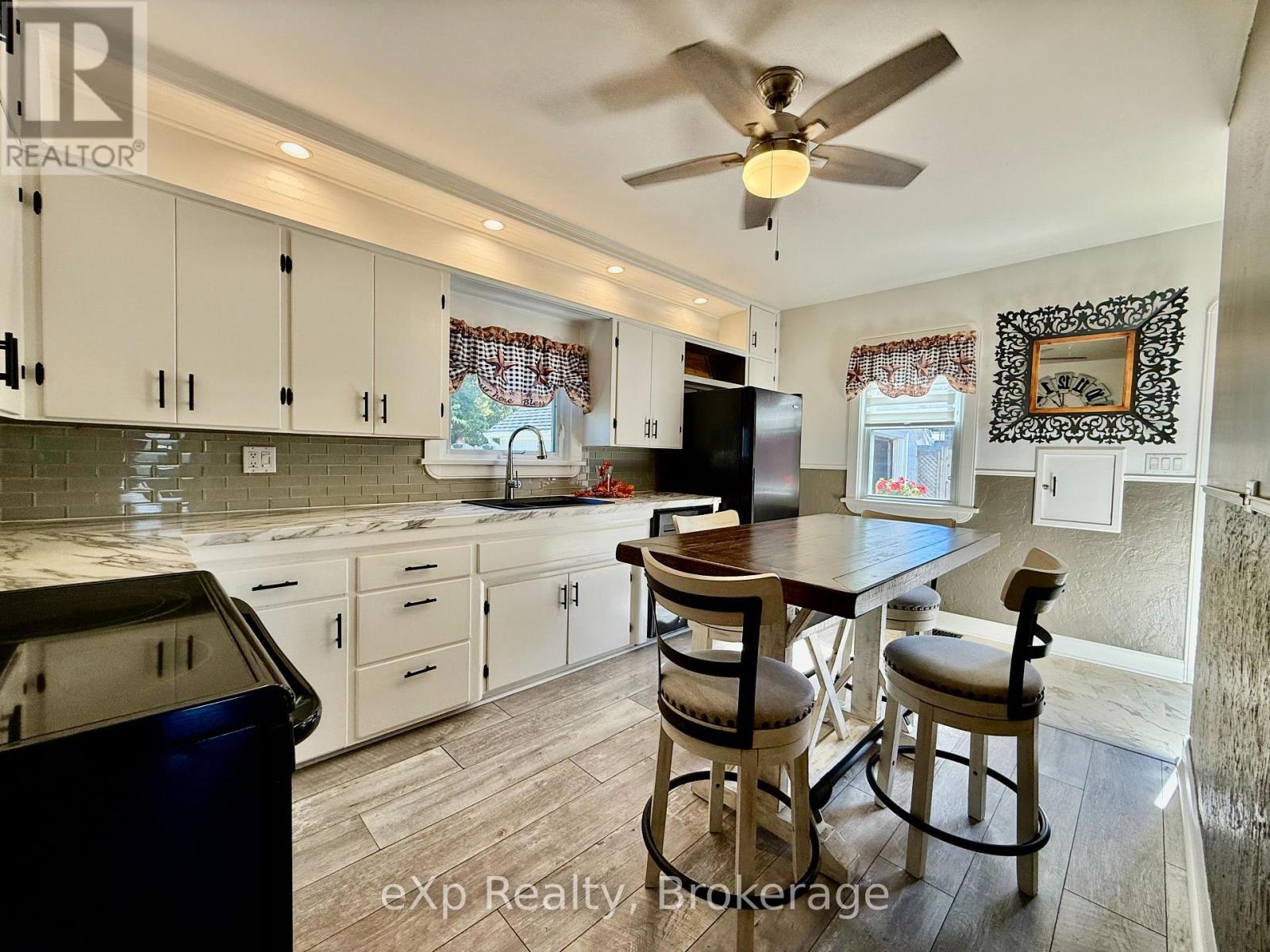 251 11th Avenue, Hanover, Ontario  N4N 2R2 - Photo 6 - X12825376