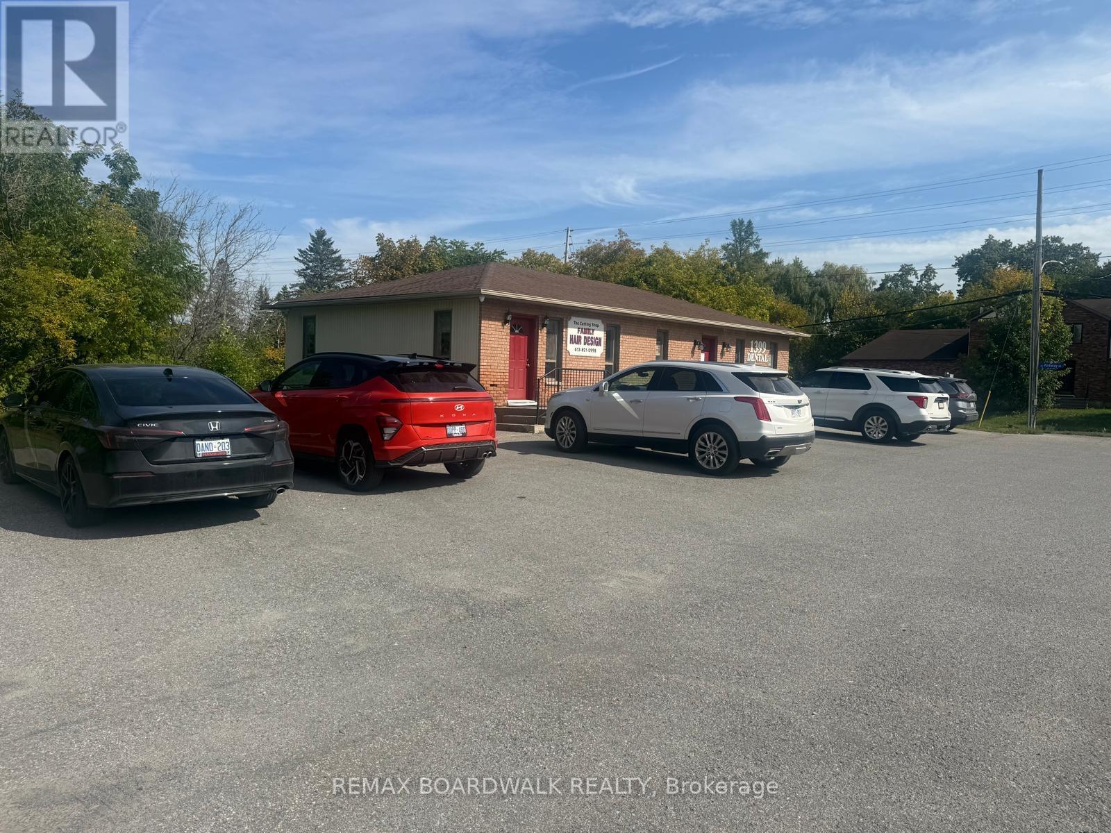 1399 Ellsworth Lane, Ottawa, Ontario  K4P 1N3 - Photo 2 - X12825360